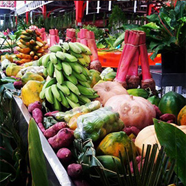 Fruits sur un étallage du marché de Papeete